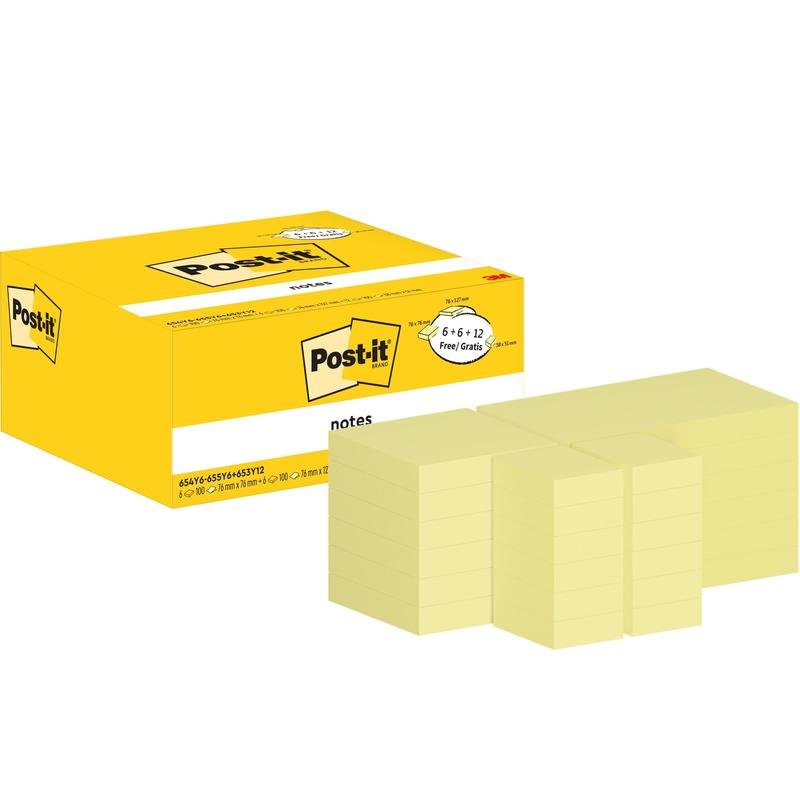 Žltá škatuľka s poznámkami 3M Post-it® Notes (Žltá, rôzne veľkosti, 100 listov/blok, 12+12 zadarmo blokov) je prezentovaná s hromadami pred ňou. Kartónové balenie ukazuje značkové logo a 100% PEFC-certifikáciu (SGSCH-PEFC-COC-110078).
