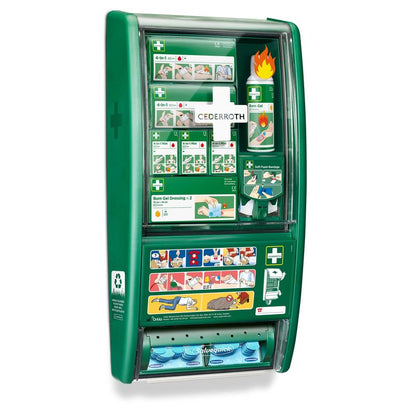 Stanica prvej pomoci a popálenín Cederroth od Orkla Wound Care AB obsahuje obväzy, gél na popáleniny, bandáže, náplasti, ilustrované návody, označené priehradky a dávkovač náplastí v zelenej stanici.