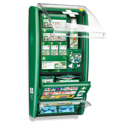 Stanica prvej pomoci a popálenín Orkla Wound Care AB Cederroth (1 balenie) je zelená, na stene namontovaná sada s označenými priehradkami na obväzy, gél na popáleniny, bandáže a spotrebný materiál; priehľadné kryty robia obsah a návody na použitie viditeľnými.
