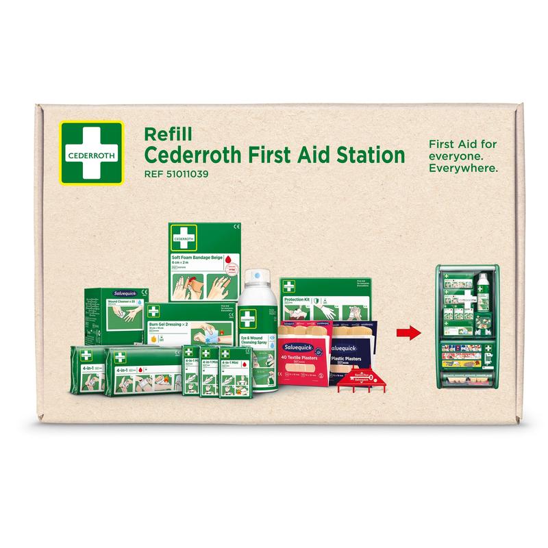 Fotografia krabice Cederroth prvej pomoci pre stanicu prvej pomoci Cederroth (51011026) od Orkla Wound Care AB s obväzmi, náplasťami, rukavicami a obrázkom stanice prvej pomoci, ako aj s ochrannou známkou a údajmi o produkte.
