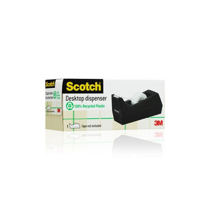 Krabica s stolíkom na lepiacu pásku Scotch™ C38 v čiernej farbe od 3M Deutschland GmbH. Balenie zdôrazňuje dávkovač, upozorňuje, že páska nie je súčasťou balenia, a je ideálne ako kancelárske potreby.