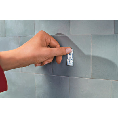 tesa Powerstrips Selbstklebende Haken mit abnehmbaren Drahthaken, transparent – Anwendung