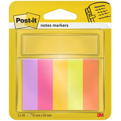 Záložka Post-it® Page Marker od 3M Deutschland GmbH obsahuje päť blokov (fialová, ružová, oranžová, žltá, zelená), každý 15 mm x 50 mm s 50 listami na blok a je z 100% PEFC-certifikovaného materiálu.