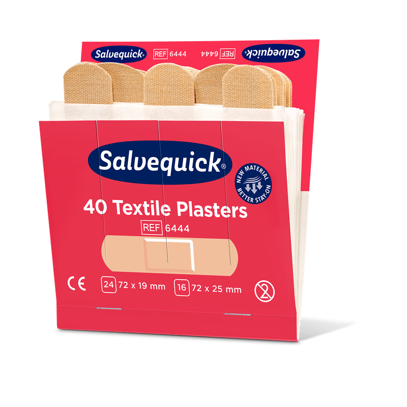 Otvorená balenie Orkla Wound Care AB Textilgips, 40 ks/náhradná náplň (6 kusov), obsahuje béžové lepiace obväzy. Červeno-biele balenie obsahuje informácie o produkte, logo Orkla a upozornenie na použitie na ošetrenie rán.