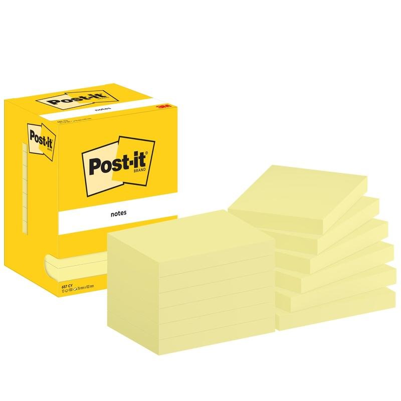 Zobrazené je balenie 3M Post-it® Notes, žlté, 76x102 mm, 100 listov/blok, 12 blokov/karton (100% PEFC). Žltá škatuľa s logom Post-it sa nachádza vľavo od úhľadne naskladaných lístkov.
