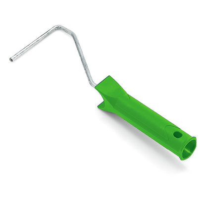 Systém Nölle Profi Brush Kleinroller-Bügel 6 mm od Nölle Profi Brush Bürsten- & Pinseltechnik e.K. je zobrazený v zelenom plaste s kovovým rámom a otvorom na zavesenie, ideálny pre presné nátery pri rôznych maliarskych projektoch na bielom pozadí.