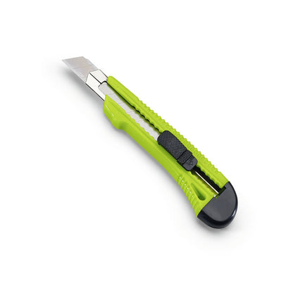 Na bielom pozadí je zobrazený Nölle Profi Brush odlamovací nôž s kovovým vedením od Nölle Profi Brush Bürsten- & Pinseltechnik e.K., v zeleno-čiernom dizajne s vysúvacou segmentovou čepeľou.