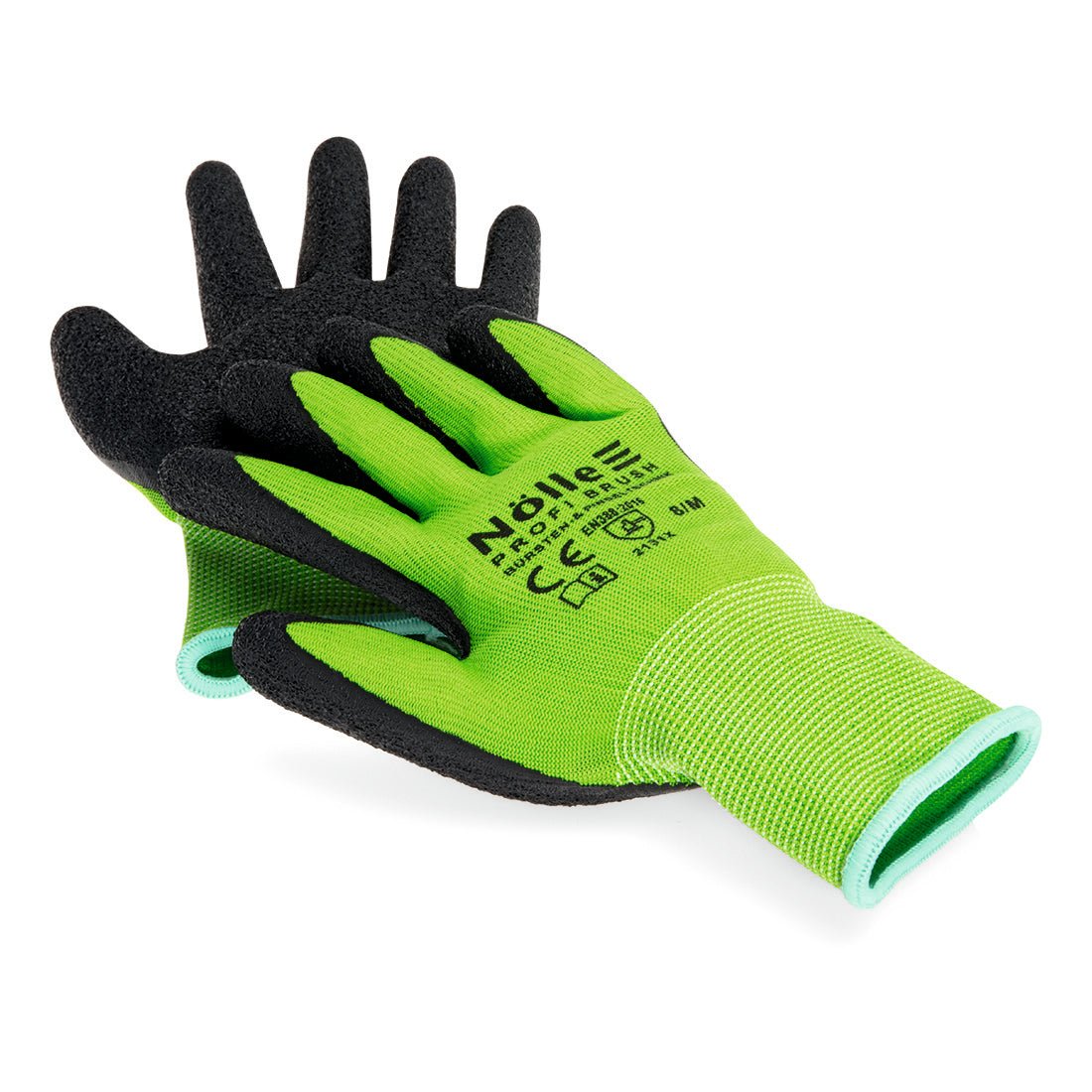 Pár zelených Nölle Profi Brush Soft-Grip rukavíc Prestige rukavice od Nölle Profi Brush Bürsten- & Pinseltechnik e.K., s čiernou štruktúrovanou dlaňou, s potlačenými detailmi na jednej rukavici, sú naskladané na bielom pozadí.