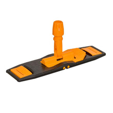 TASKI MicroEasy Mop Frame, klapkový držiak vrecko/pútko 40 cm od Diversey Deutschland GmbH & Co. OHG je čierno-oranžový plastový klapkový držiak s otočným nadstavcom, ktorý je navrhnutý pre efektívne čistenie podláh s plochými mopmi.