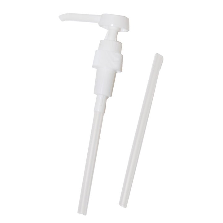 Biela plastová pumpa Diversey pre 1l a 500ml Euronorm a Soft Care Man fľaše (2ml zdvih, DIN25, 125mm a 170mm ponorné trubice), zobrazená s predlžovacím kusom; balenie po 5 kusov, od Diversey Deutschland GmbH & Co. OHG.