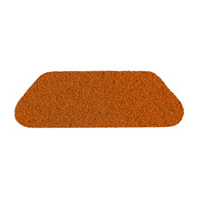 Twister HT S-Pad Orange (45x15 cm, 2 ks, Diversey Deutschland GmbH & Co. OHG) je ideálny na hĺbkové čistenie nepokrytých podláh v silne frekventovaných oblastiach - tu s husto zabalenými oranžovými štetinami a zaoblenými rohmi na bielom pozadí.