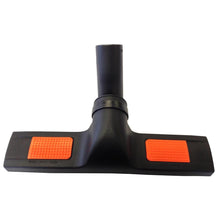 Podlahová hubica 300mm od Diversey Deutschland GmbH & Co. OHG pre TASKI Steamer so šírkou záberu 300mm, vpredu zobrazená s dvoma oranžovými podložkami, je vhodná na profesionálne čistenie; dodávka: 1 kus.