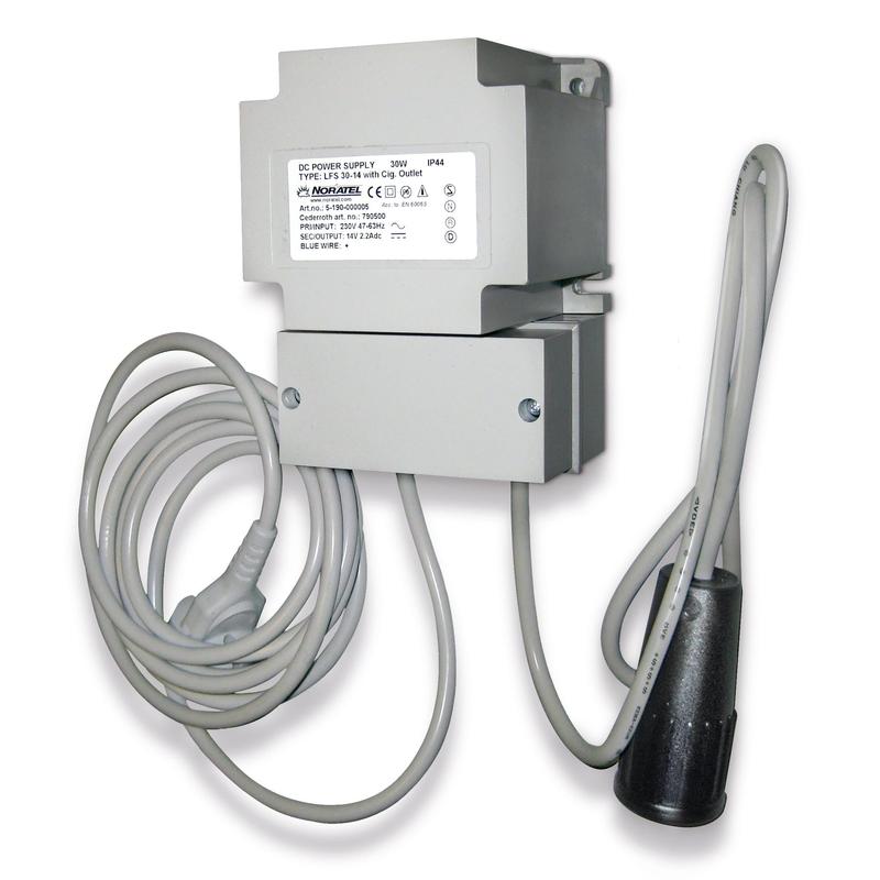 Orkla Wound Care AB Trafo 14,0 V DC pre ohrievač (REF 790400) je nástenný napájací zdroj s pevnými káblami, čiernym, valcovým konektorom a štítkom na obdĺžnikovom sivom kryte. Dodáva sa v balení (kartón).