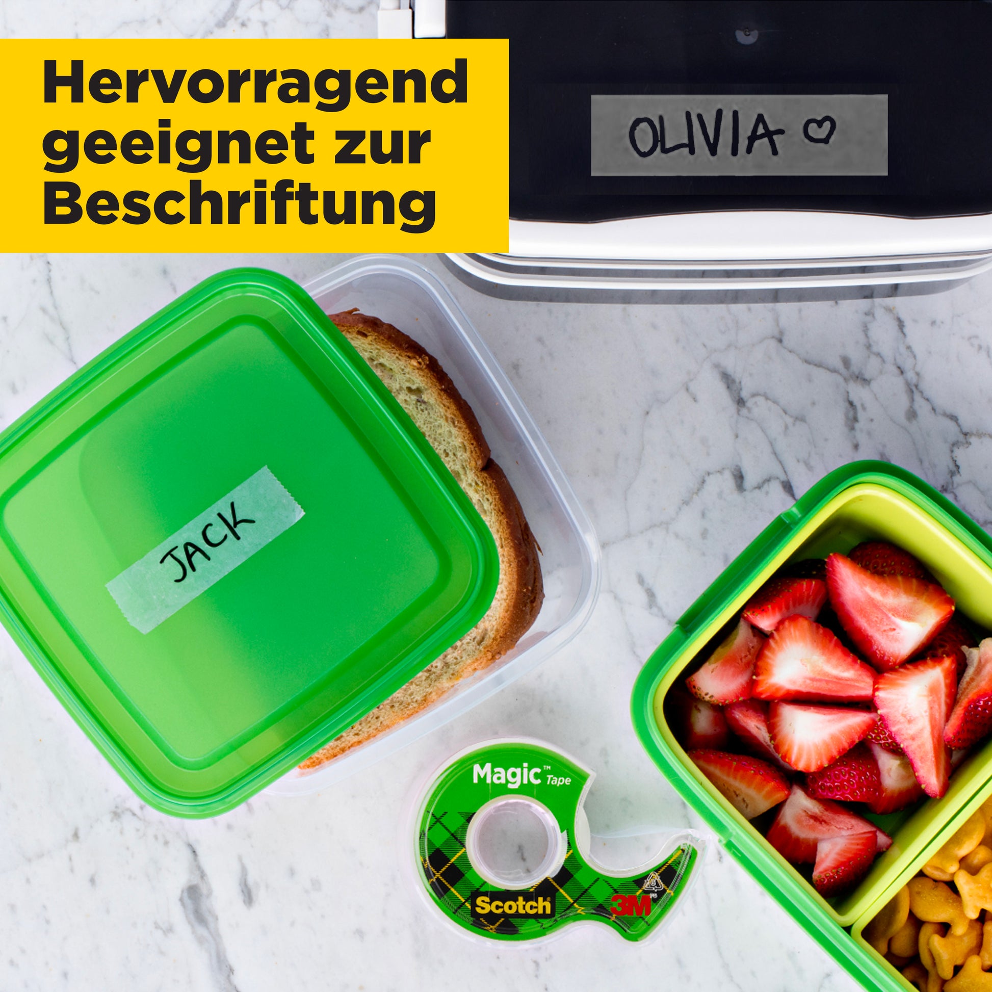 Drei Lunchbehälter - einer mit der Aufschrift "OLIVIA", einer mit "JACK" auf einem Sandwich und einer mit Obst und Nüssen - werden mit einer Rolle Scotch® Magic™ Unsichtbares Klebeband (3M Deutschland GmbH), Aktionspackung, in der Szene gezeigt. Der deutsche Text wirbt für das Klebeband.
