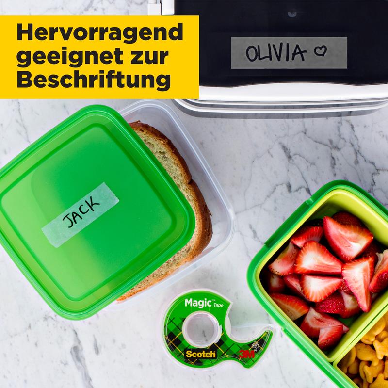 Na bielej ploche sa nachádzajú označené nádoby na sendviče a občerstvenie, ako aj rolka Scotch® Magic™ Neviditeľná lepiaca páska 8-1925R3 od 3M Deutschland GmbH. Text: "Vynikajúca na označovanie."