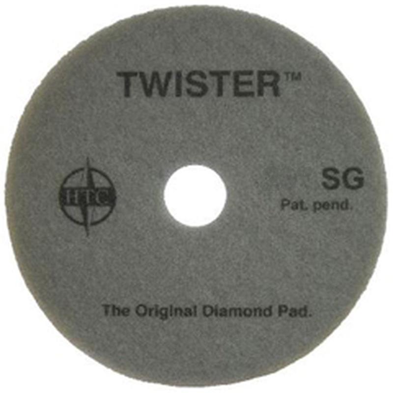 Twister Pad 10000 od Diversey Deutschland GmbH & Co. OHG je okrúhla, sivá podložka s nápismi "TWISTER SG", "HTC", "Pat. pend." a "The Original Diamond Pad" - ideálna na čistenie a leštenie tvrdých podláh pre brilantný lesk.