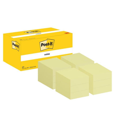 Žltá krabička s poznámkovými blokmi Post-it® (38 x 51 mm, 100 listov/blok, 12 blokov/balenie) spoločnosti 3M Deutschland GmbH je zobrazená vedľa šiestich stohov svetložltých poznámkových lístkov - ideálne pre každú kancelársku potrebu.
