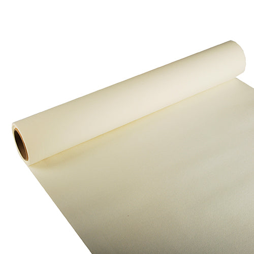 Čiastočne rozvinutý PAPSTAR stolový behúň, tkanina „ROYAL Collection“ (3 m x 40 cm) od PAPSTAR GmbH v krémovej farbe, prezentovaný na bielom pozadí, zdôrazňuje svoju hladkú textúru a valcovitý tvar – ideálny pre slávnostné príležitosti.