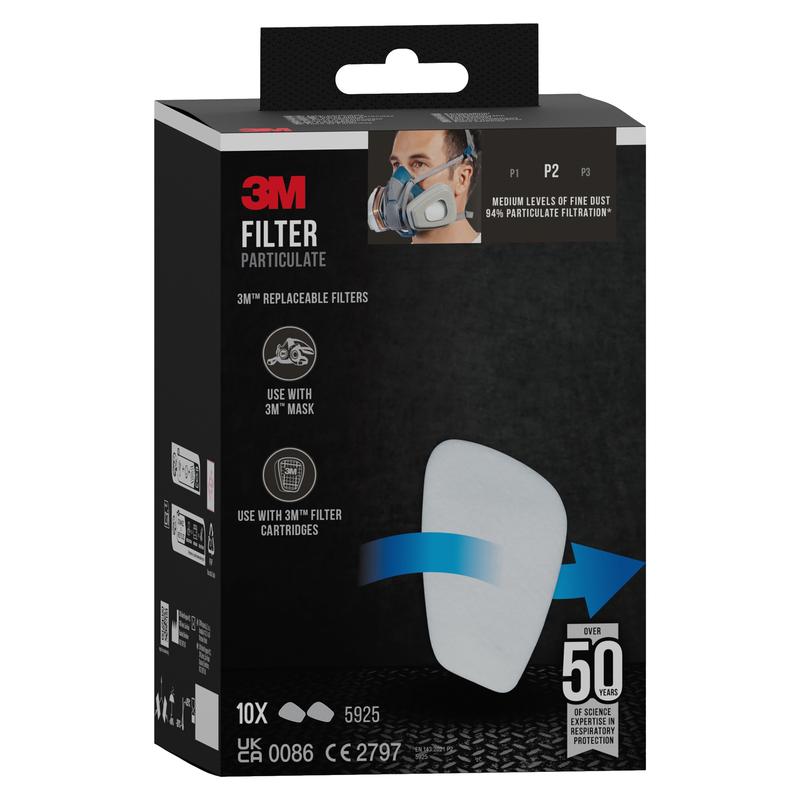 3M™ časticový filter 5925, P2 (10 párov/balenie) od 3M Deutschland GmbH poskytuje 94% ochranu pred prachom, obsahuje poznámky o kompatibilite a obrázok filtra s maskovaným používateľom, ktorý ukazuje 50 rokov osvedčenej ochrany dýchania.