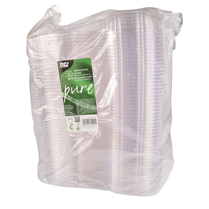 Zapečatené balenie s 50 PAPSTAR lahôdkovými a šalátovými miskami s klapkovými viečkami, „pure“ priehľadné, vyrobené od PAPSTAR GmbH, disponuje biologicky rozložiteľnými a kompostovateľnými vlastnosťami PLA pre ekologické použitie.
