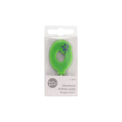 Zelená mini-číslicová sviečka od PAPSTAR GmbH s priemerom 6,8 cm a číslom nula má fialový hviezdny dizajn a je dodávaná v priehľadnej škatuľke s viacjazyčným nápisom "Narodeninová sviečka" – ideálna pre vašu narodeninovú výzdobu.