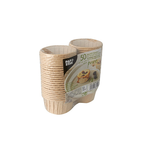 Balenie s 50 hnedými PAPSTAR pure formami na pečenie od PAPSTAR GmbH, zabalené v priehľadnej fólii s informáciami o produkte a obrázkami - ideálne ako ekologická forma na pečenie pre udržateľné pečenie.