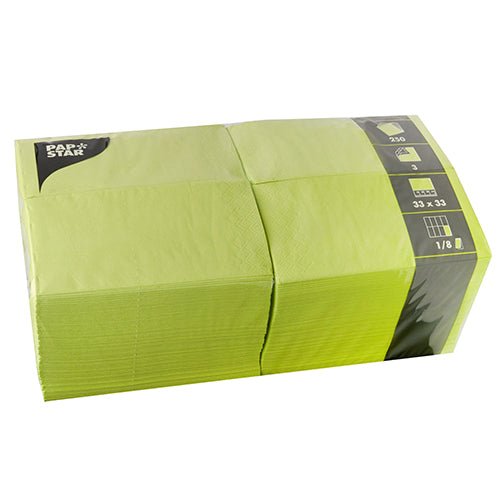 Zapečatené balenie PAPSTAR 250 servítok, 3-vrstvové, s 1/8-preložením PAPSTAR Balenie GmbH obsahuje 250 servítok (33 x 33 cm) v priehľadnom plastovom obale s čierno-žltými informáciami na etikete.