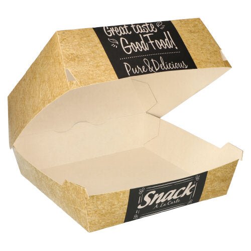 Hnedá obdĺžniková PAPSTAR GmbH burgerová krabica z kartónu "pure" s čiastočne otvoreným vekom. Na čierno-bielych etiketách je napísané "Great Taste Good Food", "Pure & Delicious" a "Snack A La Carte". Balenie obsahuje 50 krabíc.