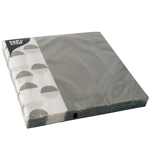 Stoh PAPSTAR 20 servítok (40 x 40 cm, 3-vrstvové, 1/4 sklad) od PAPSTAR GmbH je dodávaný v priehľadnom plastu so štýlovým čierno-bielym geometrickým štítkom „Collection“ pre elegantný vzhľad.