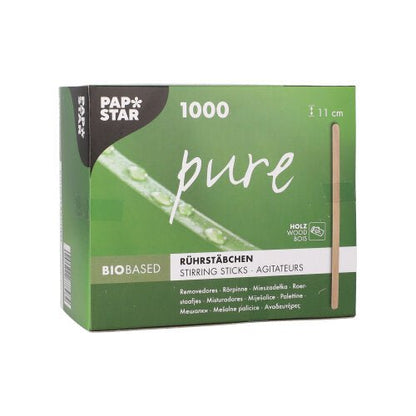 Zeleno-biela škatuľa od PAPSTAR GmbH s nápisom "pure" obsahuje 1000 ekologických, stabilných drevených miešacích paličiek (11 cm). Skladacia škatuľa zobrazuje informácie o produkte v niekoľkých jazykoch a vertikálny obrázok paličky.