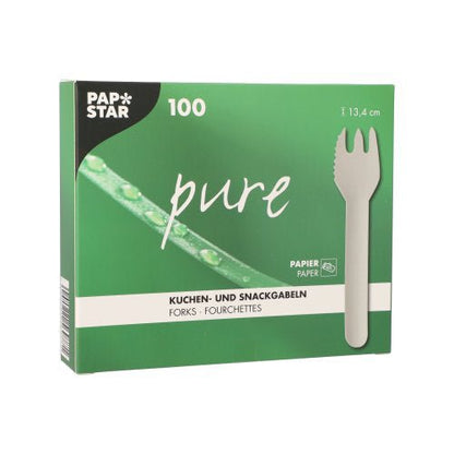 Zelená "PAPSTAR pure"-krabica od PAPSTAR GmbH obsahuje 100 bielych, zúbkovaných koláčových a snackových vidličiek z papiera (12,7 cm). Balenie zobrazuje obrázok vidličky a detailný záber stonky rastliny s kvapkami vody.