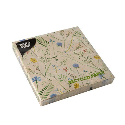 Štvorcová krabička PAPSTAR 20 servítok, 33 × 33 cm, 3-vrstvové, z recyklovaného papiera s kvetinovým vzorom a čiernou etiketou „PAP STAR“ v ľavom hornom rohu, zabalené v priehľadnej fólii. Značka: PAPSTAR s.r.o.