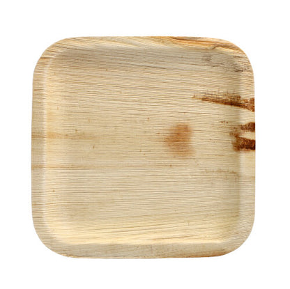 Tanier PAPSTAR 25 od PAPSTAR GmbH je štvorcový, svetlý tanier z palmového listu s oblými rohmi, hladkou štruktúrou, viditeľnou prírodnou textúrou a tmavohnedým morením na pravej strane – ideálny na špeciálne príležitosti pred bielym pozadím.