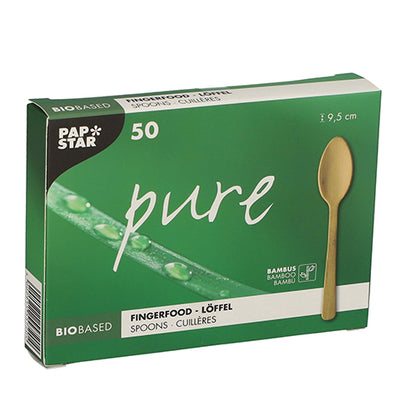 Zelená "pure" krabica od PAPSTAR GmbH obsahuje 50 ekologických fingerfood lyžičiek z bambusu (9,5 cm) v skladacej krabici; balenie zobrazuje kvapky vody na liste.