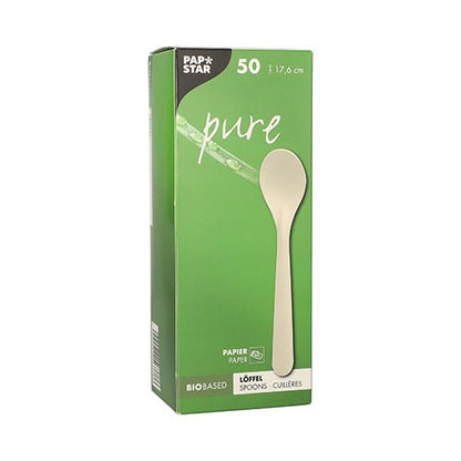 Biela škatuľa s nápisom „PAPSTAR pure“ od spoločnosti PAPSTAR GmbH obsahuje 50 papierových lyžíc s dĺžkou 17,6 cm. Balenie zobrazuje motív lyžice a propaguje biobázovaný, udržateľný príbor ako ekologickú alternatívu.