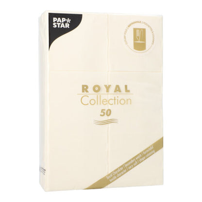 Eine Packung mit 50 cremefarbenen PAPSTAR Servietten „ROYAL Collection“ (48 x 30 cm, Besteckfalz) der PAPSTAR GmbH wird in einer Verpackung mit gold-weißem Text, einem Logo und Informationen in der oberen rechten Ecke geliefert.