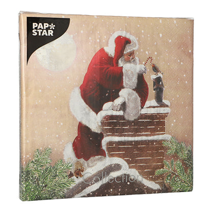 PAPSTAR 20 servítok, 40x40 cm, 3-vrstvové, s vianočným motívom: Santa Claus vkladá cukrovú paličku do ponožky na zasneženom komíne, vetvy jedle a mesiac v pozadí. Branding PAPSTAR GmbH hore vľavo.