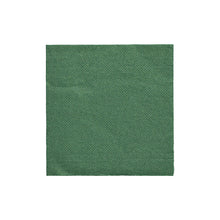 Zobrazený je PAPSTAR obrúsok 1/4-sklad, 24x24 cm tmavozelený obrúsok z "DAILY Collection" (20 kusov) od PAPSTAR GmbH pred bielym pozadím.