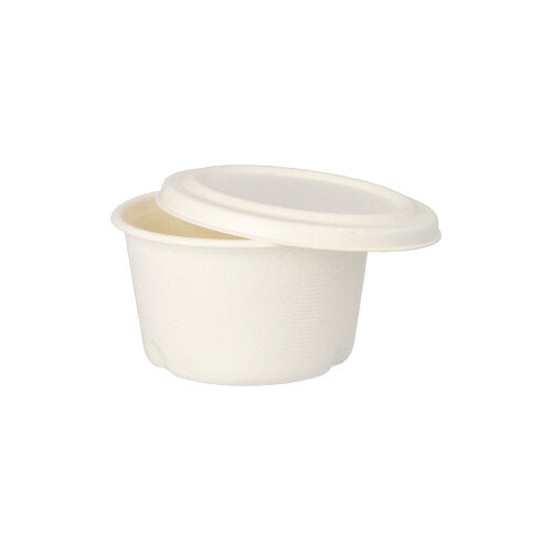Ekologický PAPSTAR 50 pohár na polievku z cukrovej trstiny „pure“ biely od PAPSTAR GmbH je prezentovaný s mierne nakloneným, biologicky rozložiteľným vekom na bielom pozadí.