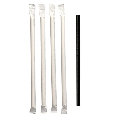 Vier einzeln verpackte weiße PAPSTAR Papiertrinkhalme (Ø 6 mm) liegen neben einem unverpackten schwarzen nachhaltigen Halm der Marke PAPSTAR GmbH auf weißem Hintergrund.