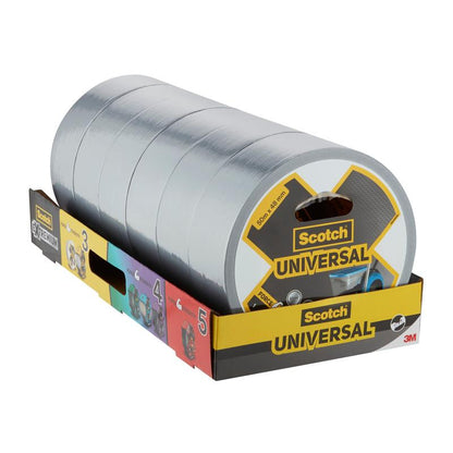 Displejová škatuľa s piatimi veľkými rolkami Scotch® Universal lepiacej pásky 2904 (50 m x 48 mm), každá rolka označená názvom produktu a značkou a logom 3M Deutschland GmbH viditeľným na škatuli.