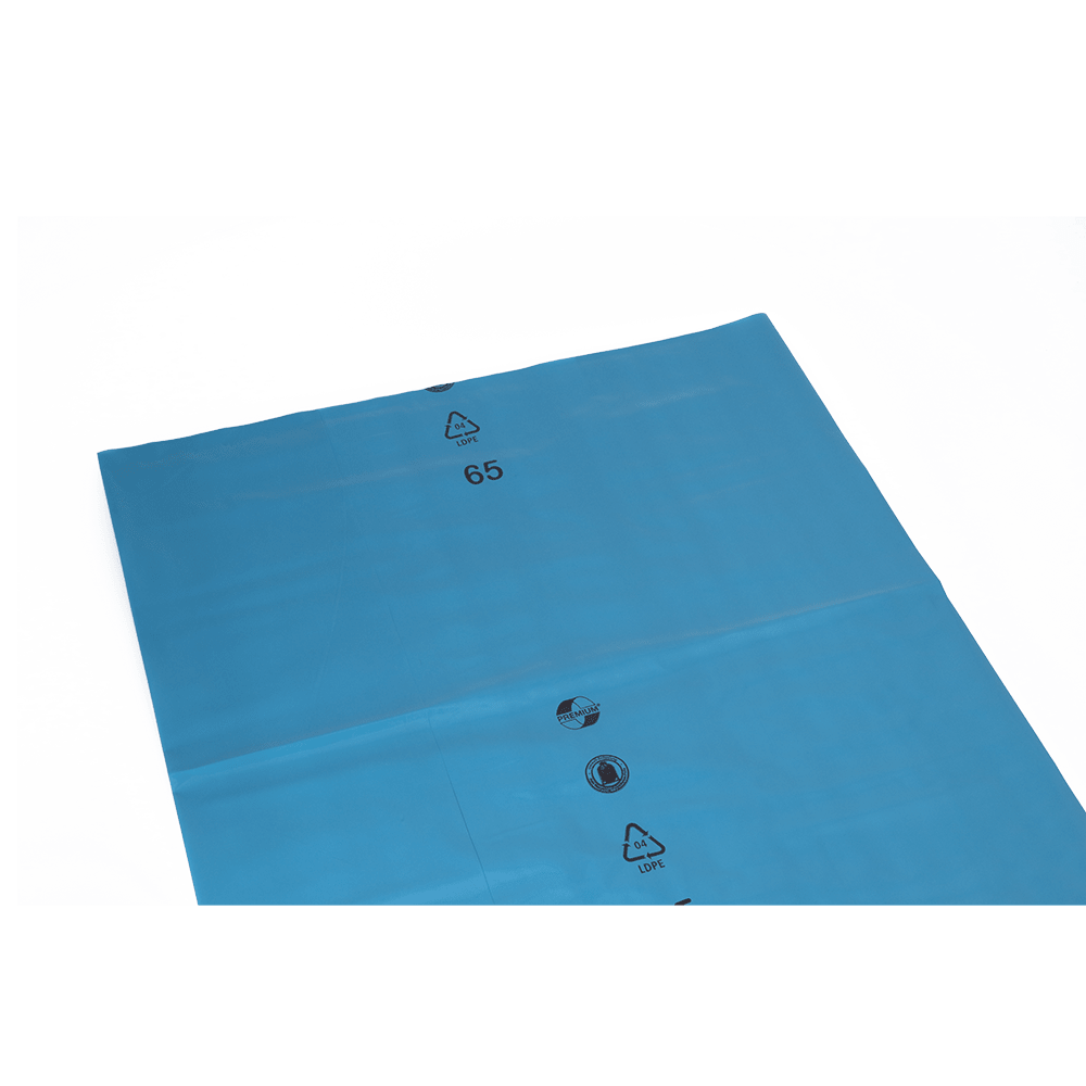 Plochá modrá plastová fólia (DEISS 90039, 800x1200x0,1 mm, balenie 1 kus) od EMIL DEISS KG (GmbH + Co.) s recyklačnými symbolmi a čiernym číslom 65, ktorá je navrhnutá na dlhodobé skladovanie. Zobrazené na jednofarebnom bielom pozadí.