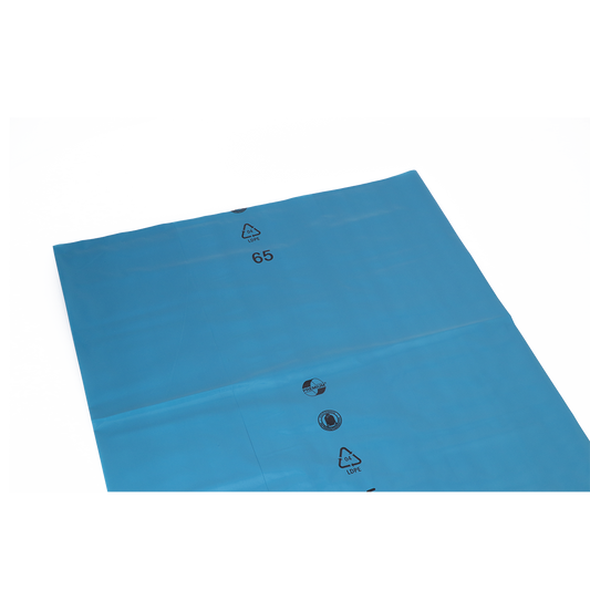 Eine flache blaue Kunststofffolie (DEISS 90039, 800x1200x0,1 mm, Packung 1 Stück) der EMIL DEISS KG (GmbH + Co.) mit Recycling-Symbolen und der schwarzen Zahl 65, die für eine dauerhafte Lagerung konzipiert ist. Abgebildet auf einfarbig weißem Hintergrund.