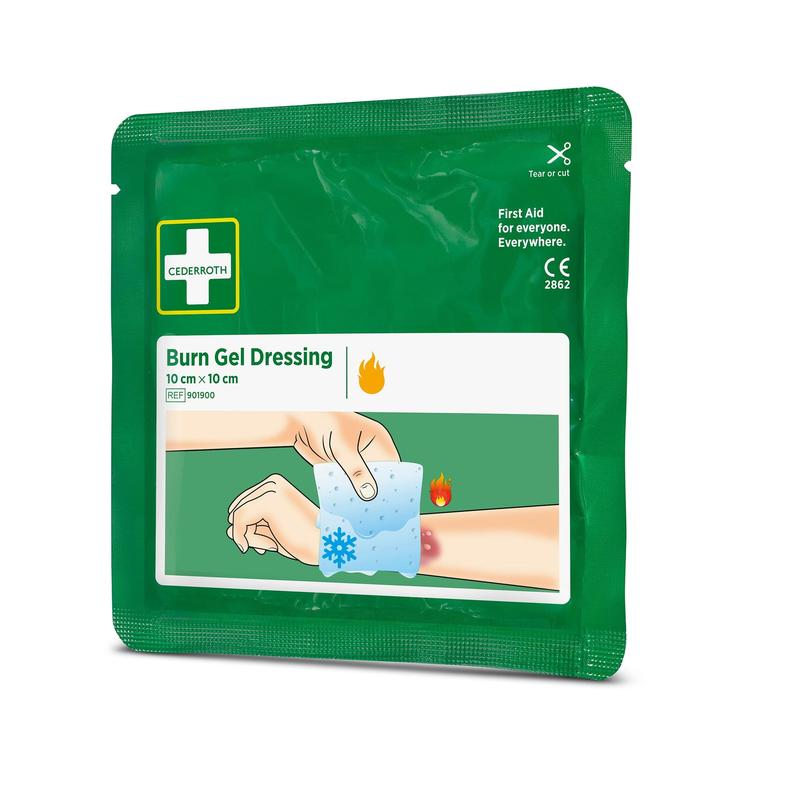 Zelené balenie Cederroth obväz na popáleniny 10x10 cm, 2-kusové balenie (2 kusy) od Orkla Wound Care AB zobrazuje ruku, ktorá aplikuje vankúšik na popáleninu na ruke, s ohnivými a ľadovými symbolmi pre prvú pomoc pri popáleninách.