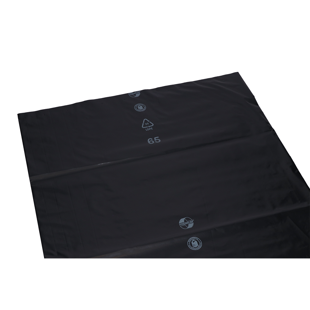 Eine schwarze Kunststoffplatte der EMIL DEISS KG (GmbH + Co.), Produkt DEISS 95012 (650+550x1350x0,1 mm, 50 Stück), mit Recycling-/Kunststoffsymbolen, der Zahl 65 und einer leicht reflektierenden Oberfläche auf weißem Hintergrund.