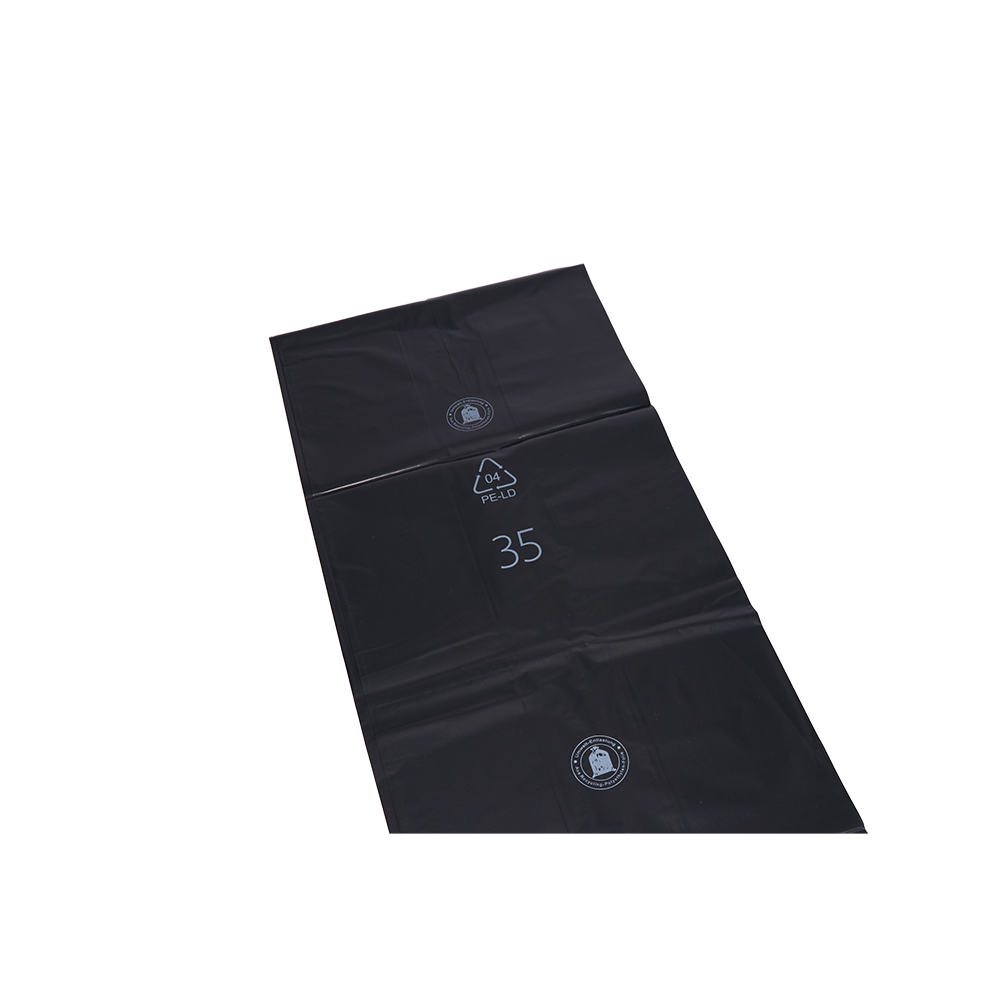 Flache, rechteckige DEISS 95076 Müllsäcke von EMIL DEISS KG (GmbH + Co.) aus robustem schwarzen Kunststoff, bedruckt mit weißen Symbolen und der Zahl 35, liegen auf weißem Hintergrund - ideal für die gewerbliche Entsorgung.