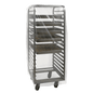 Kovový regál na pečivo s viacerými priehradkami je pokrytý priehľadným krytom na vozík DEISS 99261 (950+750x1800x0,03 mm) od EMIL DEISS KG, ktorý zdôrazňuje bezpečnosť potravín v jednoduchom bielom prevedení.