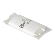 Ein Stapel weißer Bin Line Beutel 5L Müllbeutel (340x390mm, 10my LLDPE) von Abena Re-Seller GmbH, 20 Beutel pro Rolle, eingewickelt in klarem Kunststoff mit dem Aufdruck "Bin" und dem Müllsymbol auf der Vorderseite für zuverlässige Stabilität.