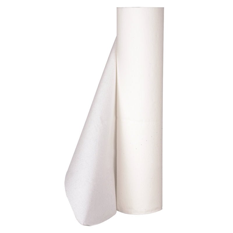 Veľká úloha Abena Re-Seller GmbH Ležadlové role perforované, 2-vrstvové, 50 cm x 50 m, biele (kartón s 9 baleniami), s jedným okrajom odvinutým, stojí zvislo pred jednoduchým bielym pozadím.