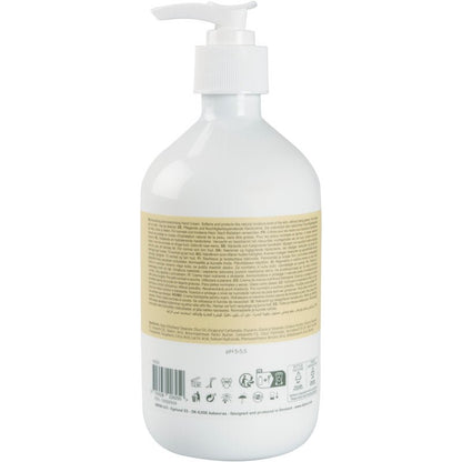 Biela plastová pumpovacia fľaša s béžovou etiketou na zadnej strane s údajmi o produkte, zložení a recyklačnými symbolmi pre krém na ruky Abena Re-Seller GmbH, 21% obsah tuku, jemne parfumovaný.